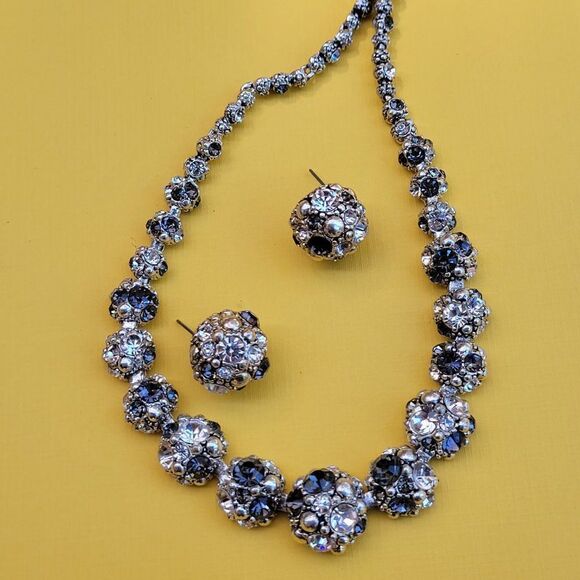 Silver Gray Collar Necklace with earrings - Picture 8 of 9